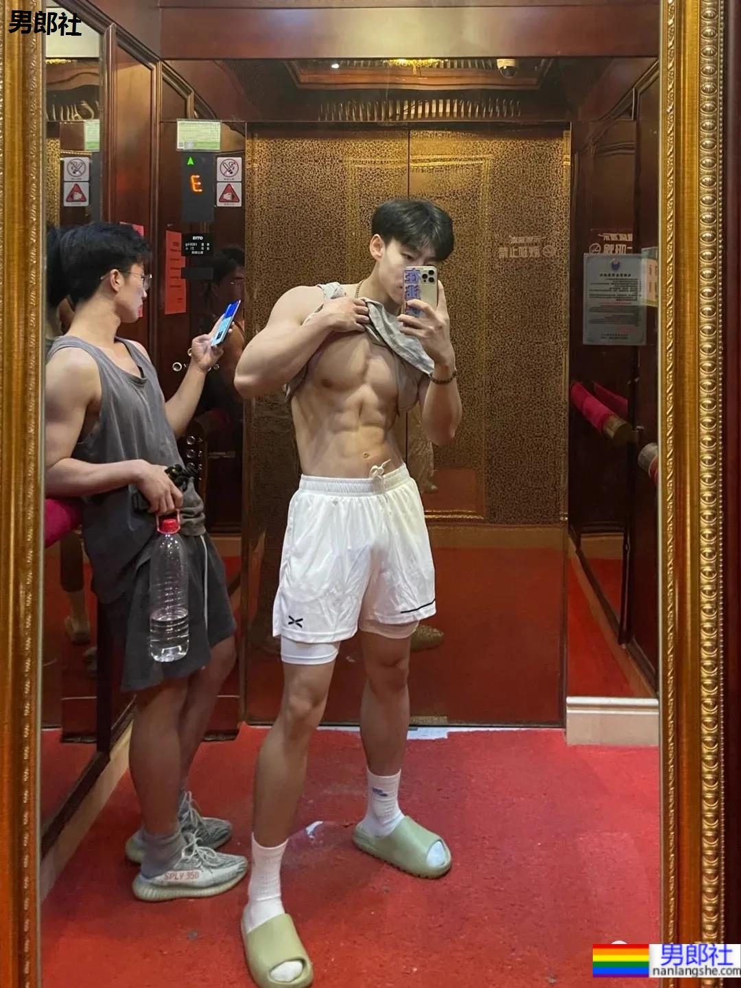 东北185CM体育生鲜肉,这六块小腹肌刚刚好! - 51虹马 东北185CM体育生鲜肉,这六块小腹肌刚刚好! - 51虹马