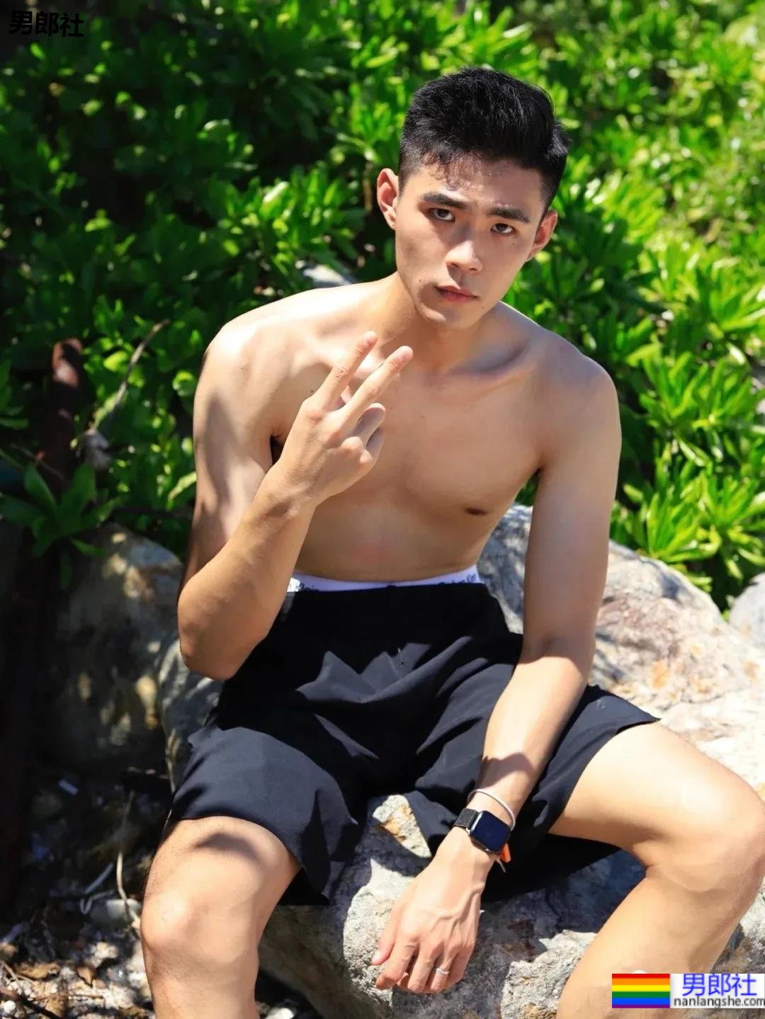 Elite签约188CM小狼狗模特，这个大长腿小哥哥你可吗？-51虹马