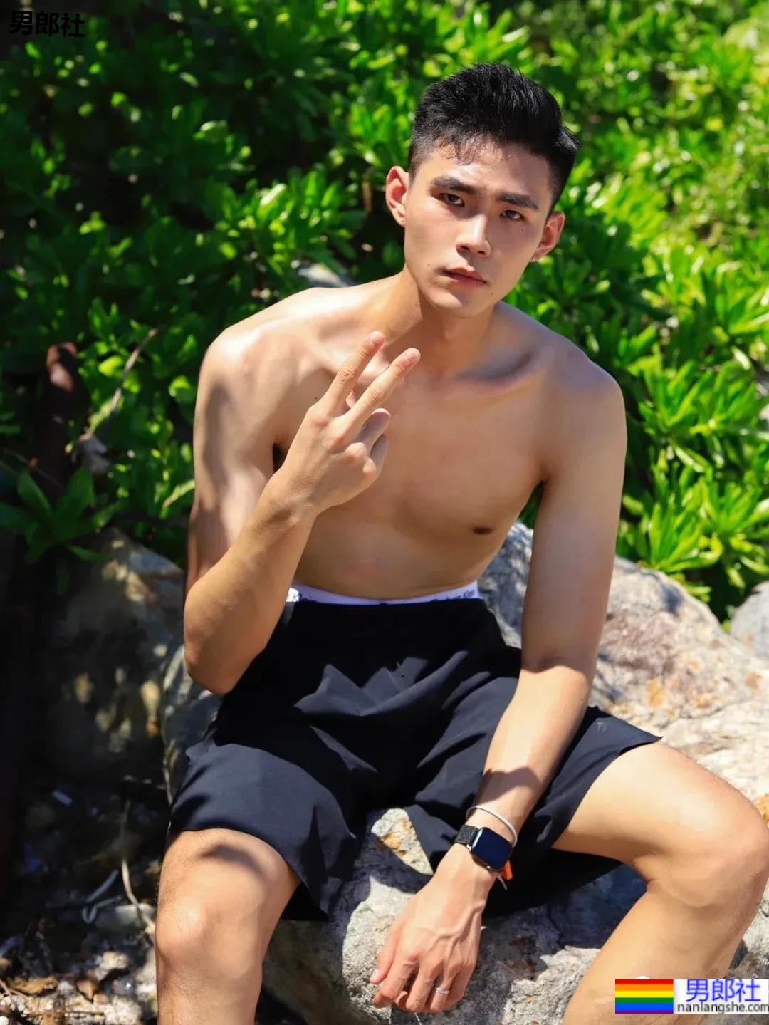 Elite签约188CM小狼狗模特，这个大长腿小哥哥你可吗？ - 51虹马