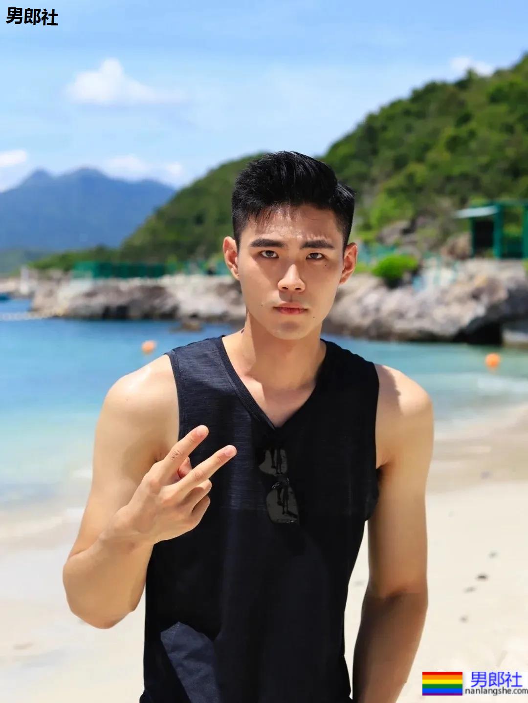 Elite签约188CM小狼狗模特，这个大长腿小哥哥你可吗？ - 51虹马