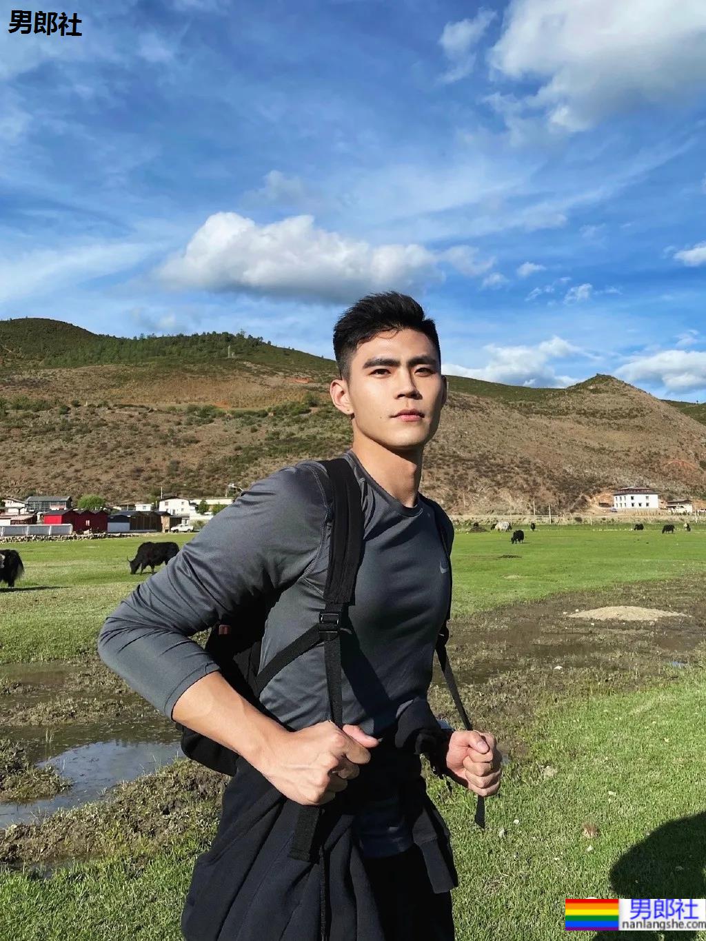 Elite签约188CM小狼狗模特，这个大长腿小哥哥你可吗？ - 51虹马