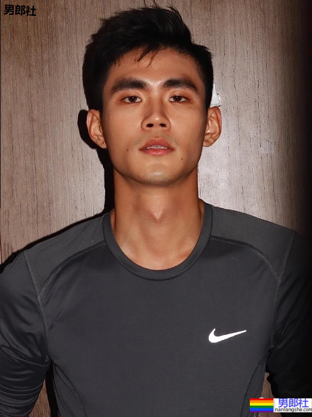 Elite签约188CM小狼狗模特，这个大长腿小哥哥你可吗？ - 51虹马