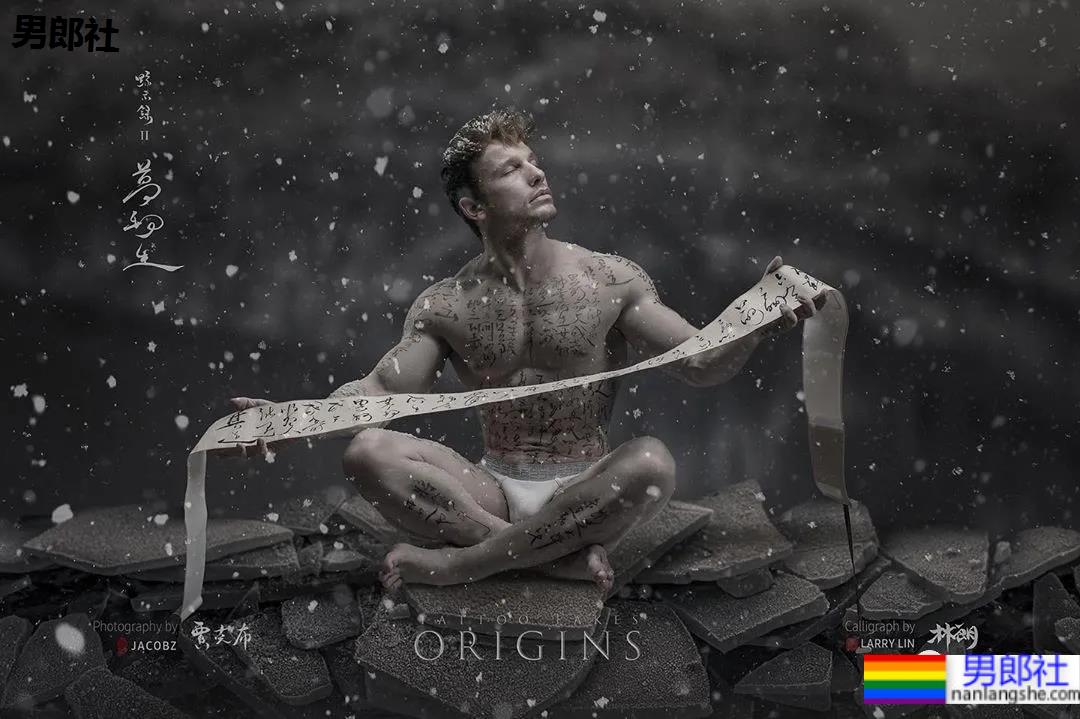 那个在肌肉男模身上写字的摄影师，这次又玩了什么花样？ - 51虹马