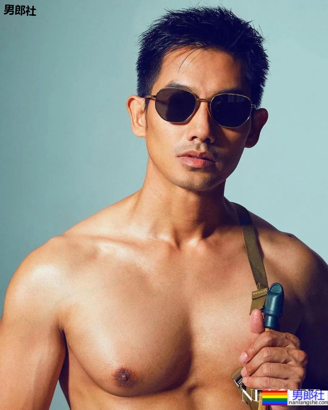 网红肌肉男拍写真大片被嘲太大了，网友：真不大！ - 51虹马