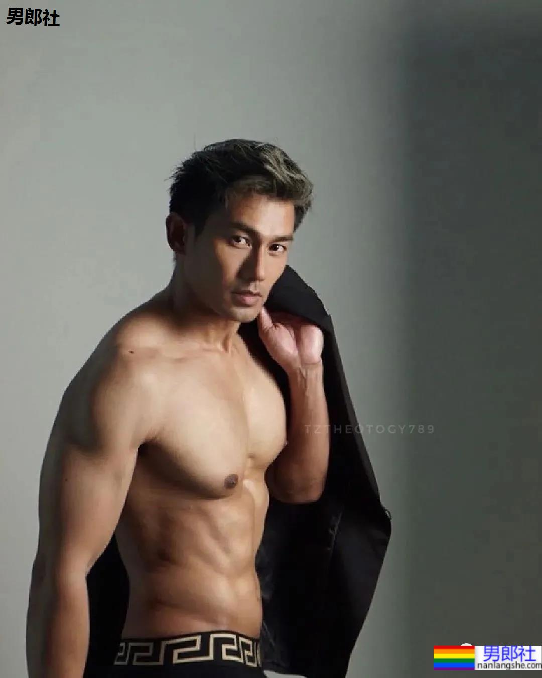 网红肌肉男拍写真大片被嘲太大了，网友：真不大！ - 51虹马