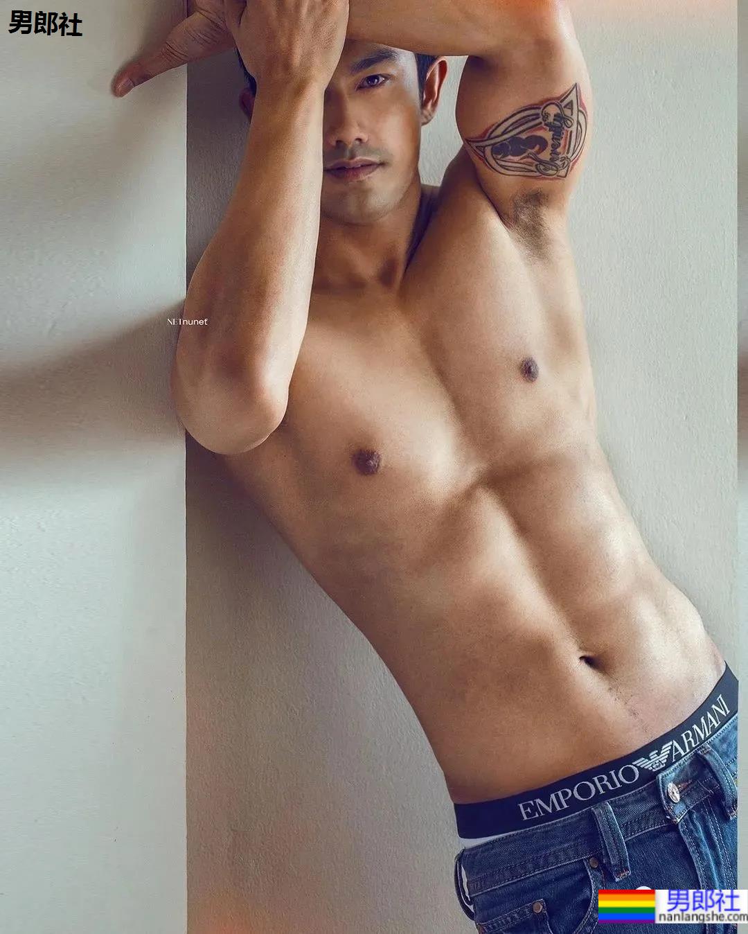 网红肌肉男拍写真大片被嘲太大了，网友：真不大！ - 51虹马