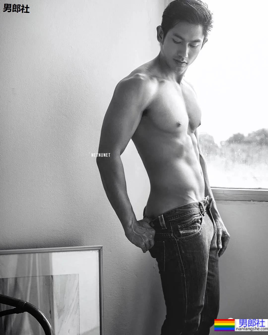 网红肌肉男拍写真大片被嘲太大了，网友：真不大！ - 51虹马