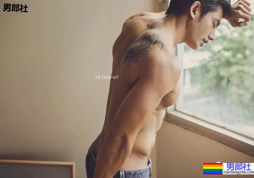 网红肌肉男拍写真大片被嘲太大了，网友：真不大！ - 51虹马