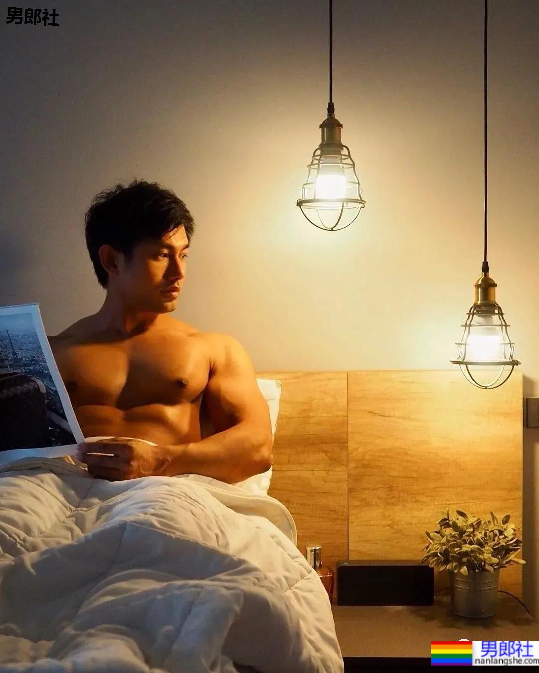 网红肌肉男拍写真大片被嘲太大了，网友：真不大！ - 51虹马