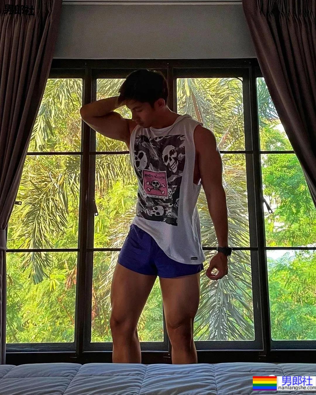 网红肌肉男拍写真大片被嘲太大了，网友：真不大！ - 51虹马