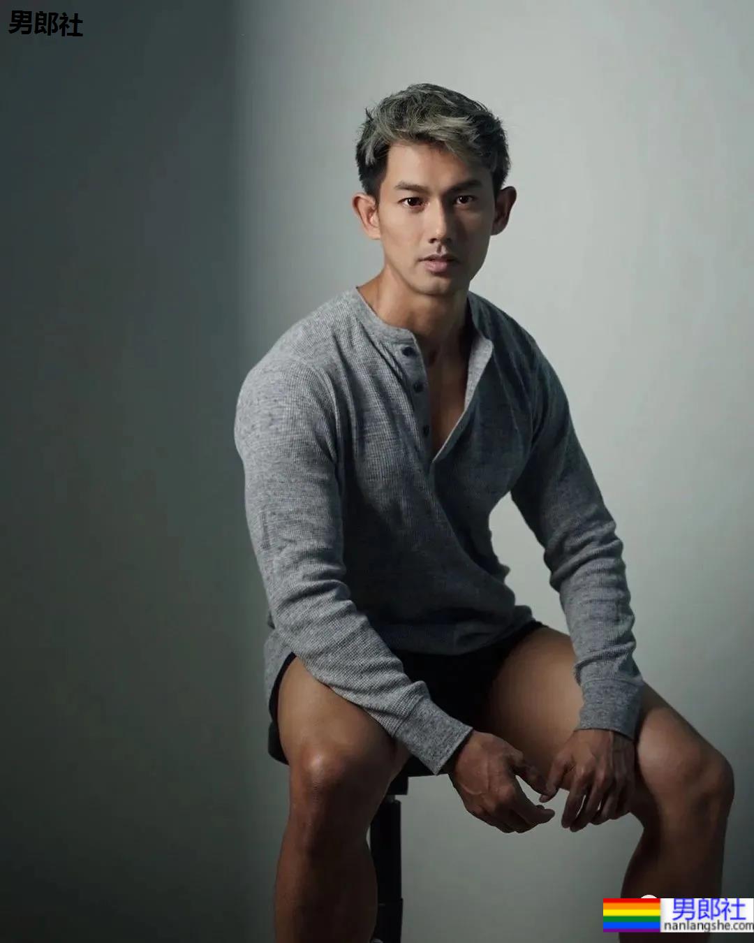 网红肌肉男拍写真大片被嘲太大了，网友：真不大！ - 51虹马