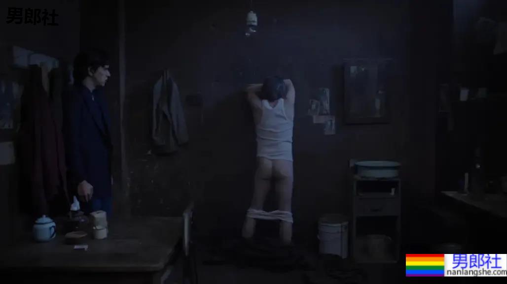 男子监狱里,强悍种马,竟甘愿成为少年泄欲工具? - 51虹马 男子监狱里,强悍种马,竟甘愿成为少年泄欲工具? - 51虹马