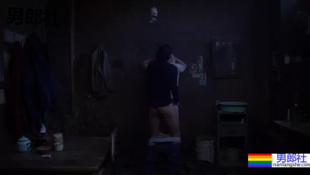 男子监狱里,强悍种马,竟甘愿成为少年泄欲工具? - 51虹马 男子监狱里,强悍种马,竟甘愿成为少年泄欲工具? - 51虹马