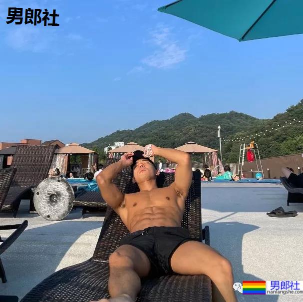 单眼皮网红小哥撞脸刘昊然?黑皮肌肉男最近太火了! - 51虹马 单眼皮网红小哥撞脸刘昊然?黑皮肌肉男最近太火了! - 51虹马