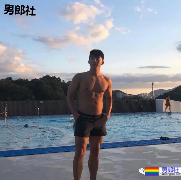 单眼皮网红小哥撞脸刘昊然?黑皮肌肉男最近太火了! - 51虹马 单眼皮网红小哥撞脸刘昊然?黑皮肌肉男最近太火了! - 51虹马