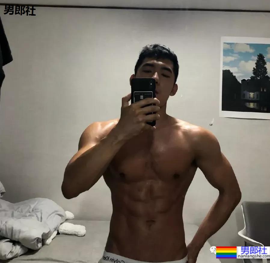 单眼皮网红小哥撞脸刘昊然?黑皮肌肉男最近太火了! - 51虹马 单眼皮网红小哥撞脸刘昊然?黑皮肌肉男最近太火了! - 51虹马