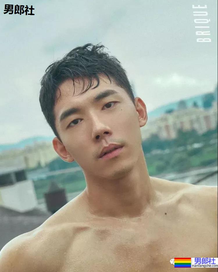 单眼皮网红小哥撞脸刘昊然?黑皮肌肉男最近太火了! - 51虹马 单眼皮网红小哥撞脸刘昊然?黑皮肌肉男最近太火了! - 51虹马