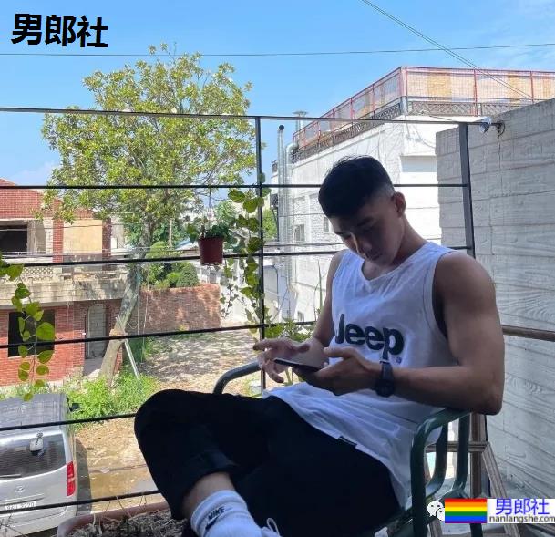 单眼皮网红小哥撞脸刘昊然?黑皮肌肉男最近太火了! - 51虹马 单眼皮网红小哥撞脸刘昊然?黑皮肌肉男最近太火了! - 51虹马