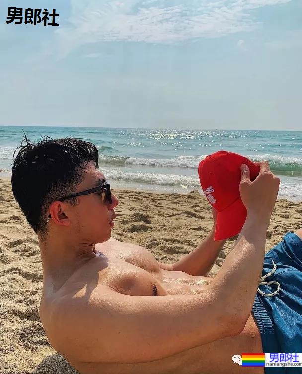 单眼皮网红小哥撞脸刘昊然?黑皮肌肉男最近太火了! - 51虹马 单眼皮网红小哥撞脸刘昊然?黑皮肌肉男最近太火了! - 51虹马