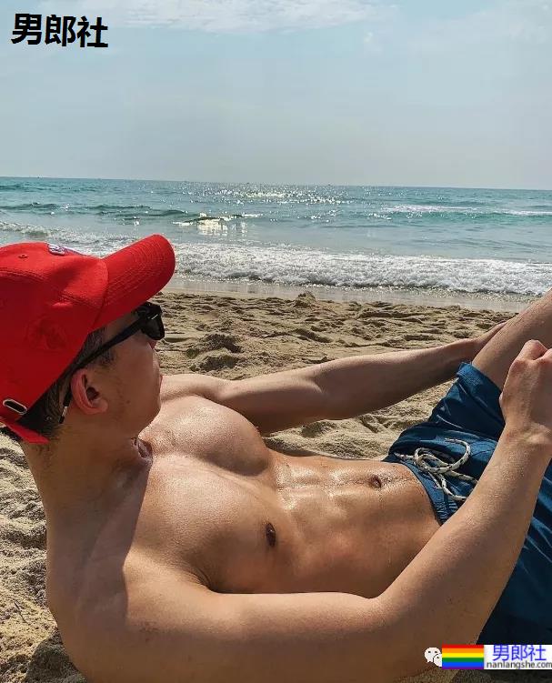 单眼皮网红小哥撞脸刘昊然?黑皮肌肉男最近太火了! - 51虹马 单眼皮网红小哥撞脸刘昊然?黑皮肌肉男最近太火了! - 51虹马