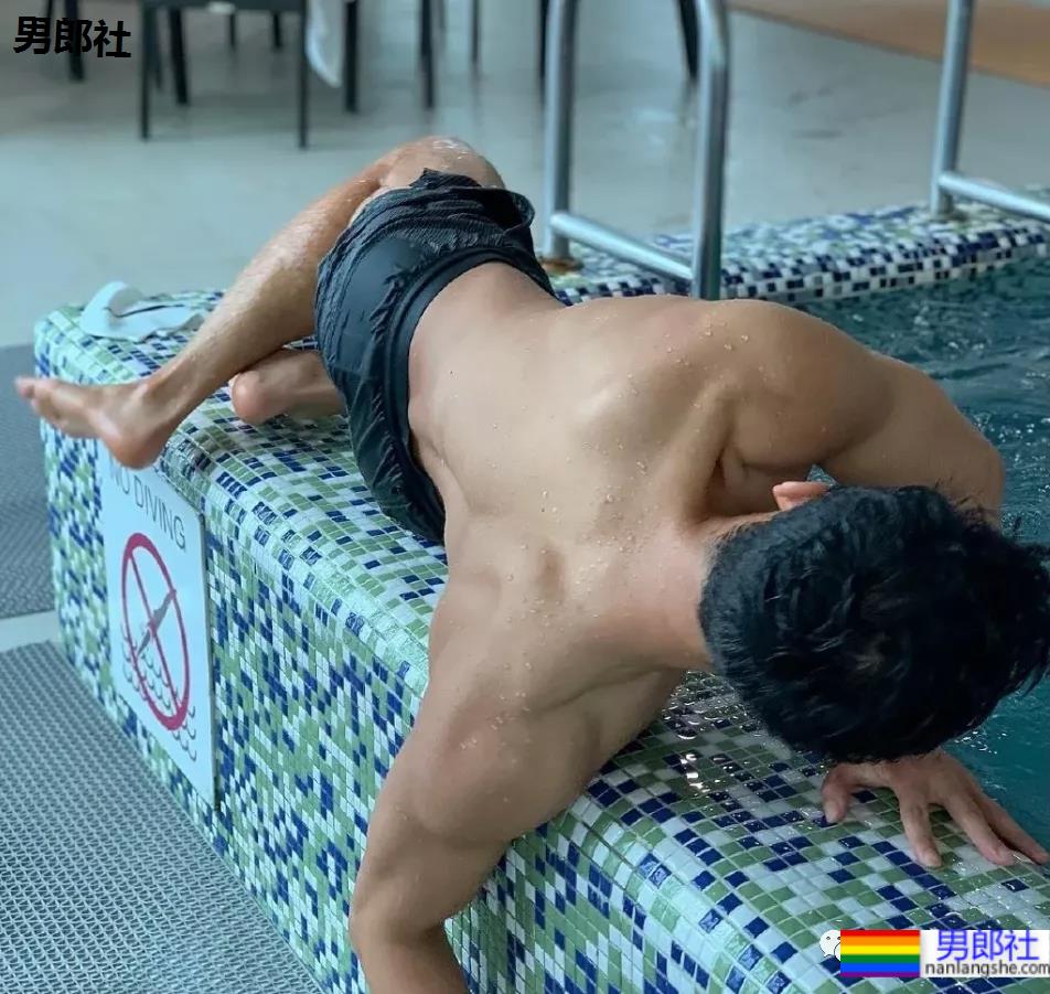 单眼皮网红小哥撞脸刘昊然?黑皮肌肉男最近太火了! - 51虹马 单眼皮网红小哥撞脸刘昊然?黑皮肌肉男最近太火了! - 51虹马