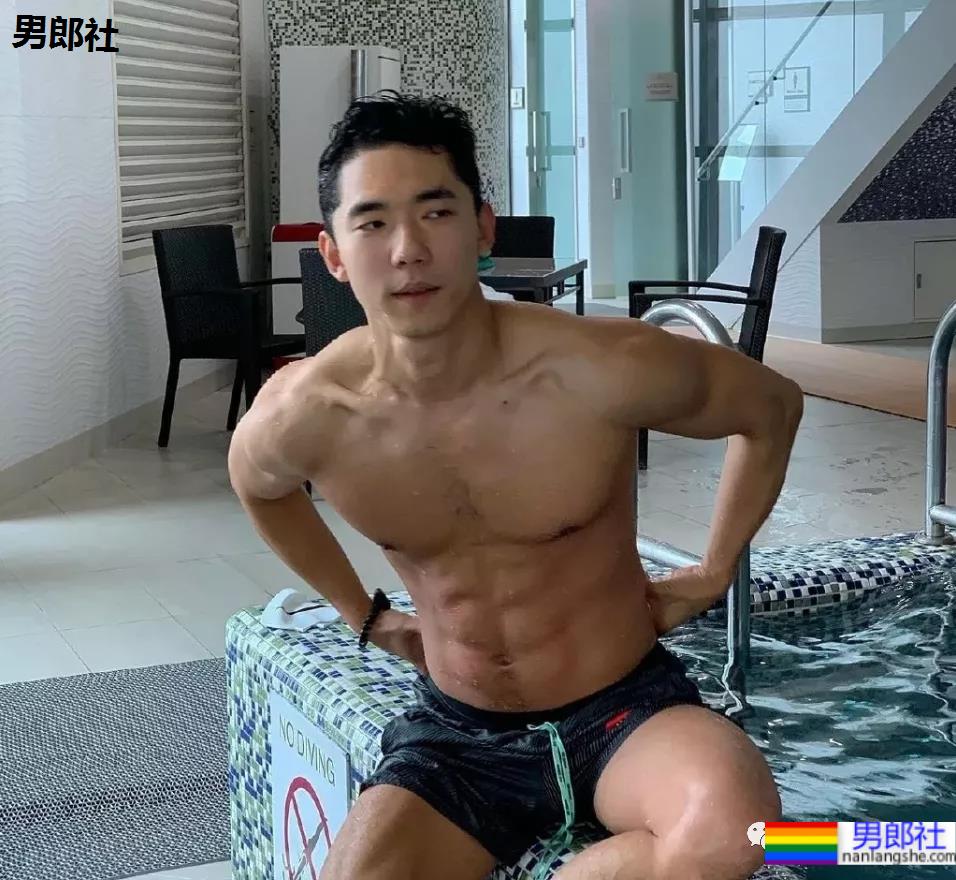 单眼皮网红小哥撞脸刘昊然?黑皮肌肉男最近太火了! - 51虹马 单眼皮网红小哥撞脸刘昊然?黑皮肌肉男最近太火了! - 51虹马