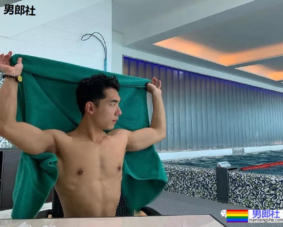 单眼皮网红小哥撞脸刘昊然?黑皮肌肉男最近太火了! - 51虹马 单眼皮网红小哥撞脸刘昊然?黑皮肌肉男最近太火了! - 51虹马