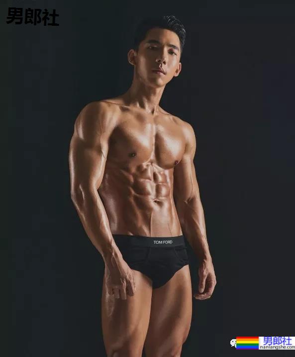 单眼皮网红小哥撞脸刘昊然?黑皮肌肉男最近太火了! - 51虹马 单眼皮网红小哥撞脸刘昊然?黑皮肌肉男最近太火了! - 51虹马