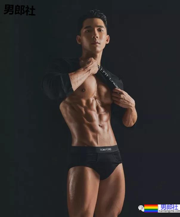 单眼皮网红小哥撞脸刘昊然?黑皮肌肉男最近太火了! - 51虹马 单眼皮网红小哥撞脸刘昊然?黑皮肌肉男最近太火了! - 51虹马