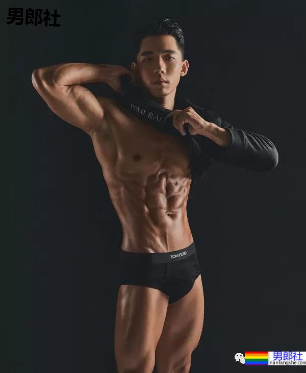 单眼皮网红小哥撞脸刘昊然?黑皮肌肉男最近太火了! - 51虹马 单眼皮网红小哥撞脸刘昊然?黑皮肌肉男最近太火了! - 51虹马