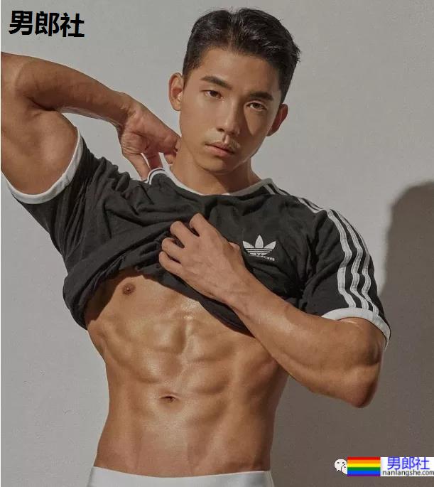 单眼皮网红小哥撞脸刘昊然?黑皮肌肉男最近太火了! - 51虹马 单眼皮网红小哥撞脸刘昊然?黑皮肌肉男最近太火了! - 51虹马