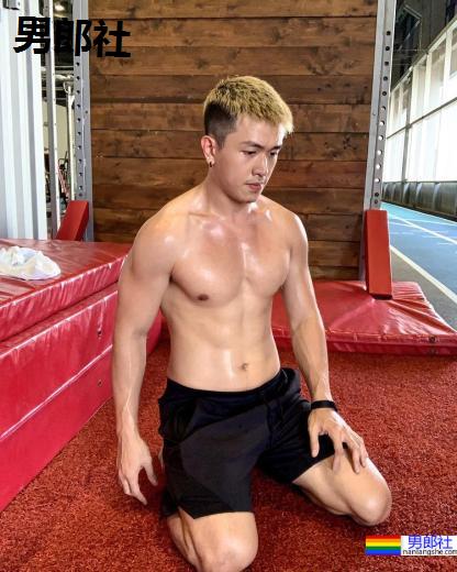 褪去书生外衣玩束缚：Yu-Wei Huang - 51虹马