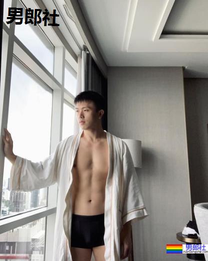 褪去书生外衣玩束缚：Yu-Wei Huang - 51虹马