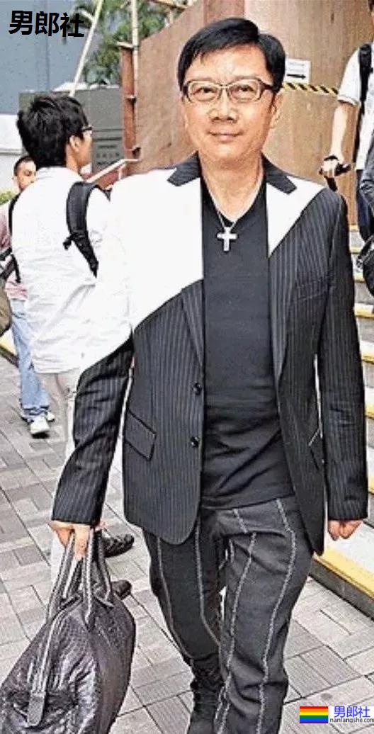 港版“刘姥姥”非礼男星拍裸照入狱，今与20岁小鲜肉约会 - 51虹马