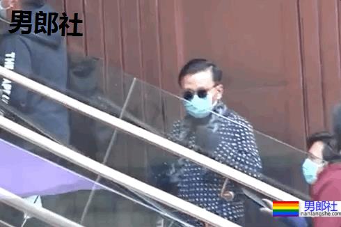 港版“刘姥姥”非礼男星拍裸照入狱，今与20岁小鲜肉约会 - 51虹马