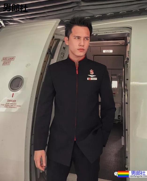 亚航空少成网红，狂发自拍只为兼职赚钱？ - 51虹马