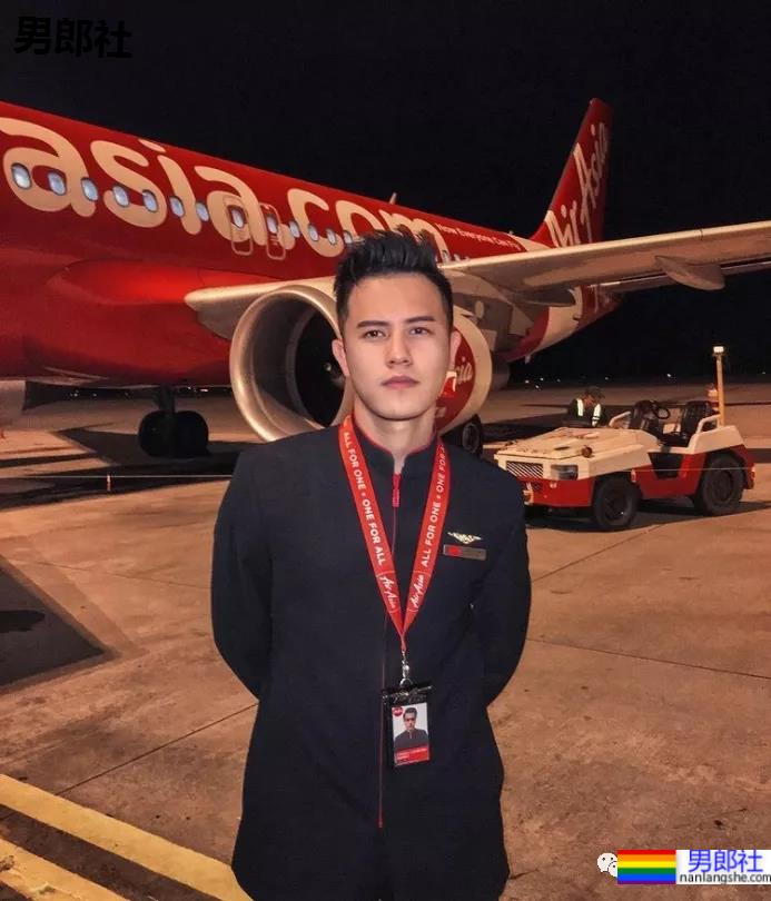 亚航空少成网红，狂发自拍只为兼职赚钱？ - 51虹马