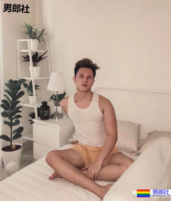 亚航空少成网红，狂发自拍只为兼职赚钱？ - 51虹马