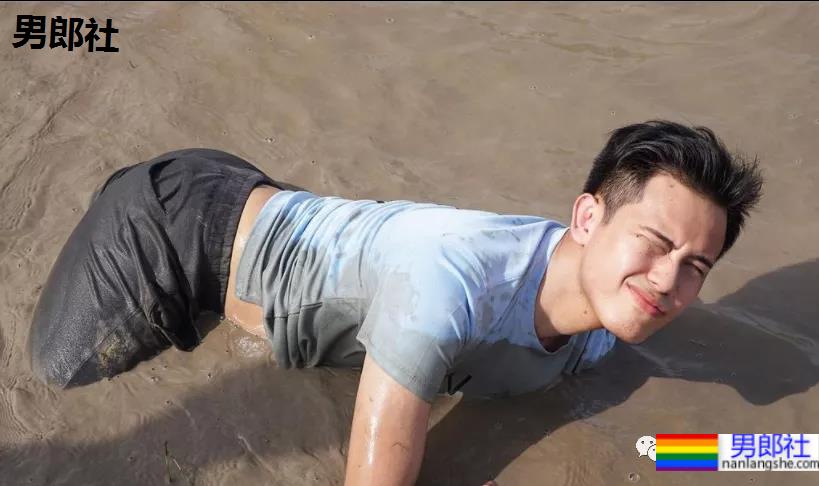 亚航空少成网红，狂发自拍只为兼职赚钱？ - 51虹马