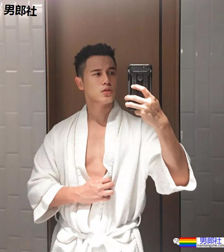 亚航空少成网红，狂发自拍只为兼职赚钱？ - 51虹马