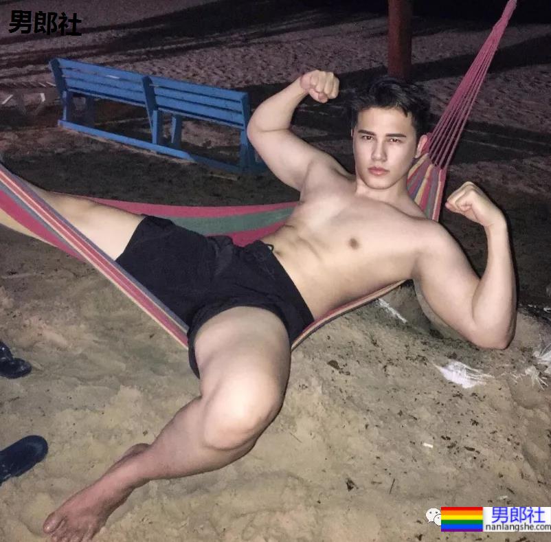 亚航空少成网红，狂发自拍只为兼职赚钱？ - 51虹马