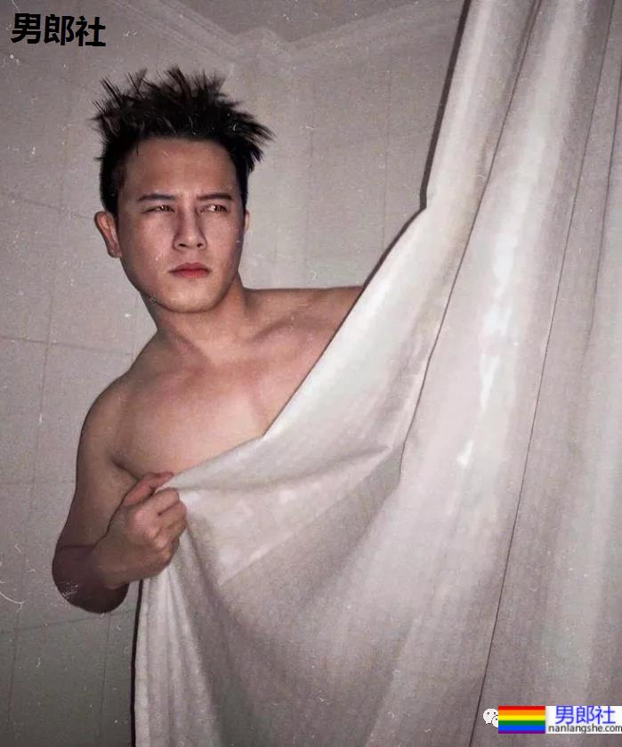 亚航空少成网红，狂发自拍只为兼职赚钱？ - 51虹马