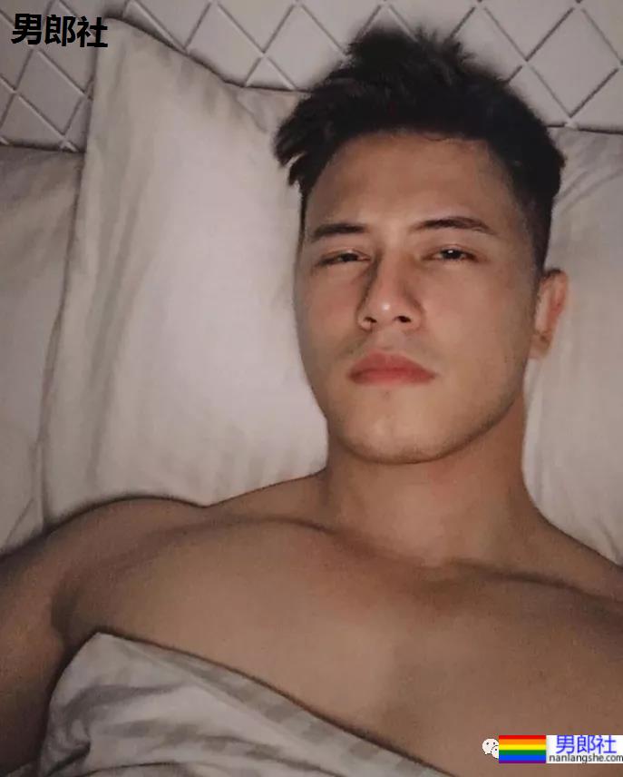 亚航空少成网红，狂发自拍只为兼职赚钱？ - 51虹马