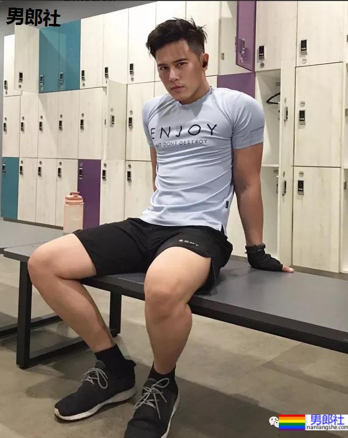 亚航空少成网红，狂发自拍只为兼职赚钱？ - 51虹马