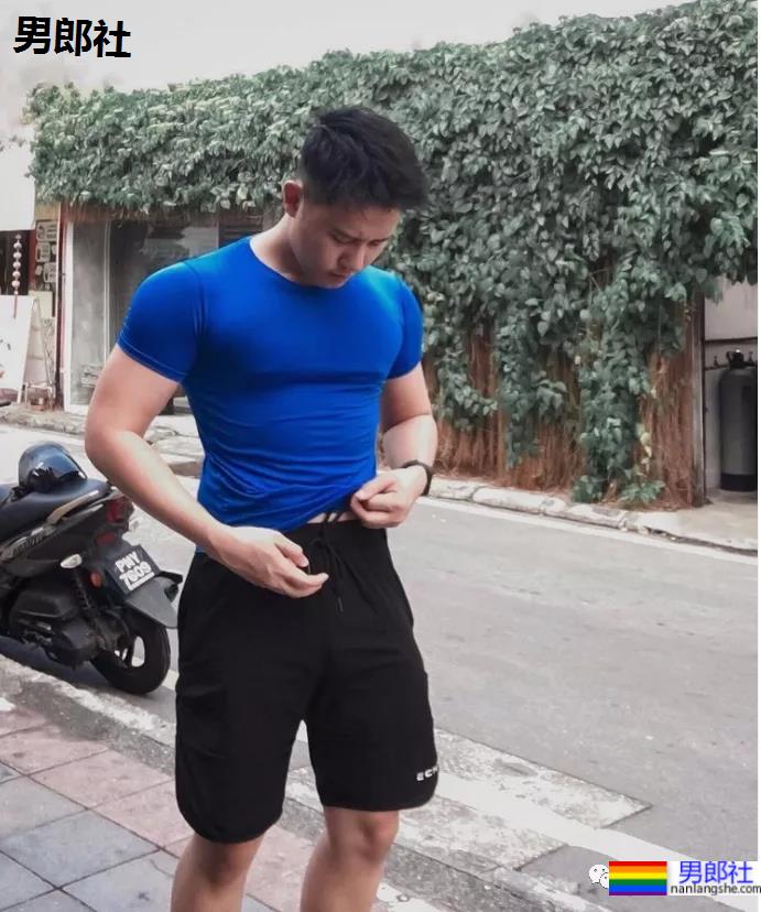 亚航空少成网红，狂发自拍只为兼职赚钱？ - 51虹马