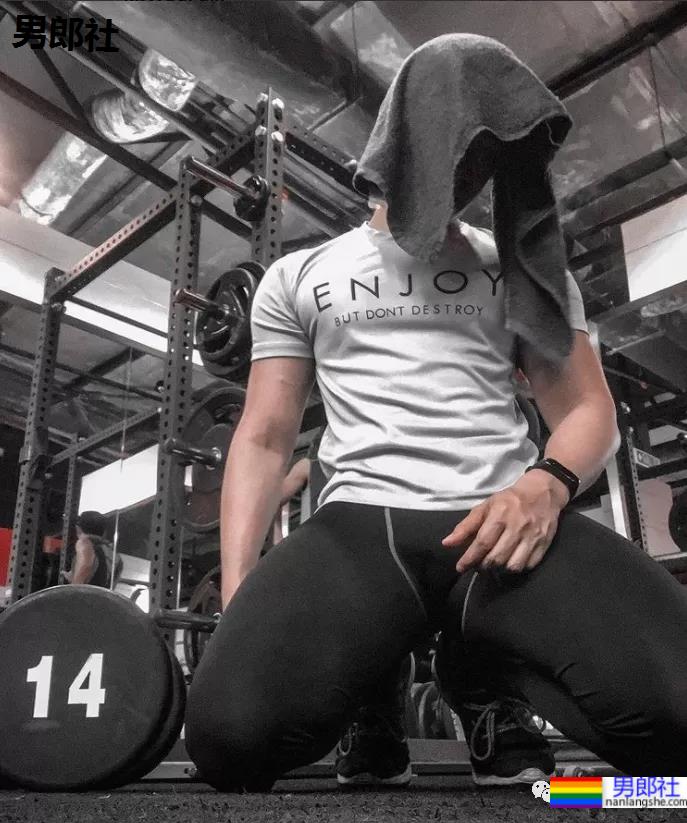 亚航空少成网红，狂发自拍只为兼职赚钱？ - 51虹马