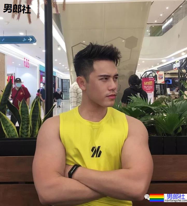 亚航空少成网红，狂发自拍只为兼职赚钱？ - 51虹马