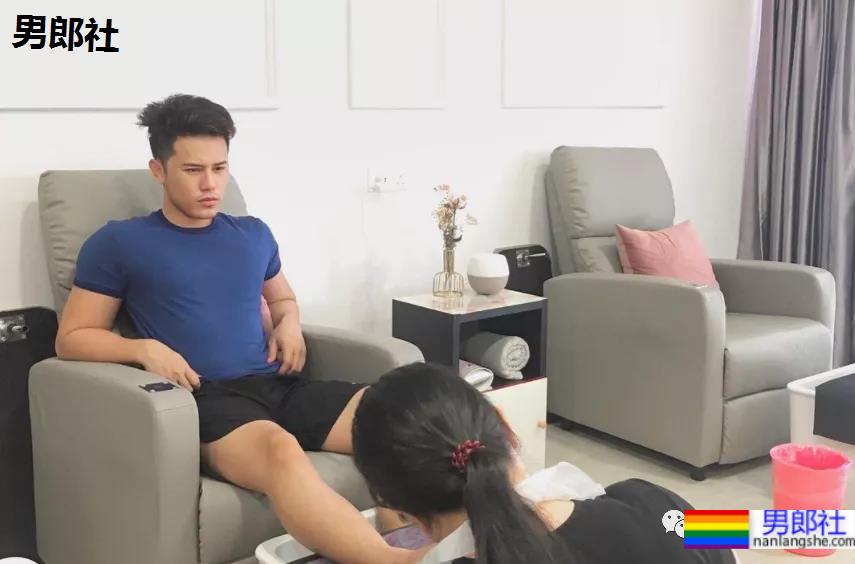 亚航空少成网红，狂发自拍只为兼职赚钱？ - 51虹马