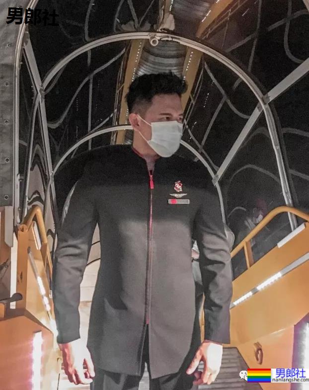 亚航空少成网红，狂发自拍只为兼职赚钱？ - 51虹马