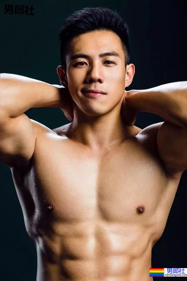 抢模特饭碗的肌肉医生最新大片一览，有1说1这身材未免也太犯规了! - 51虹马